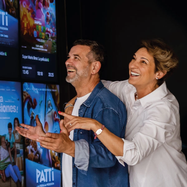 4b31ee4509054933d15027a784e3be77 pareja divirtiéndose en el cine