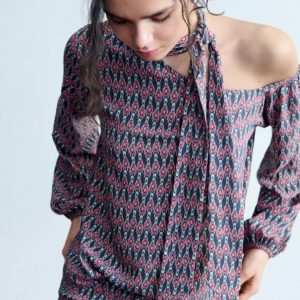 chica con vestido de Mango Teens